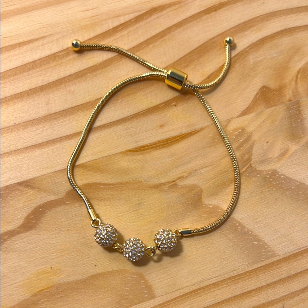 Elegant Gold Bracelet with Crystal Accents